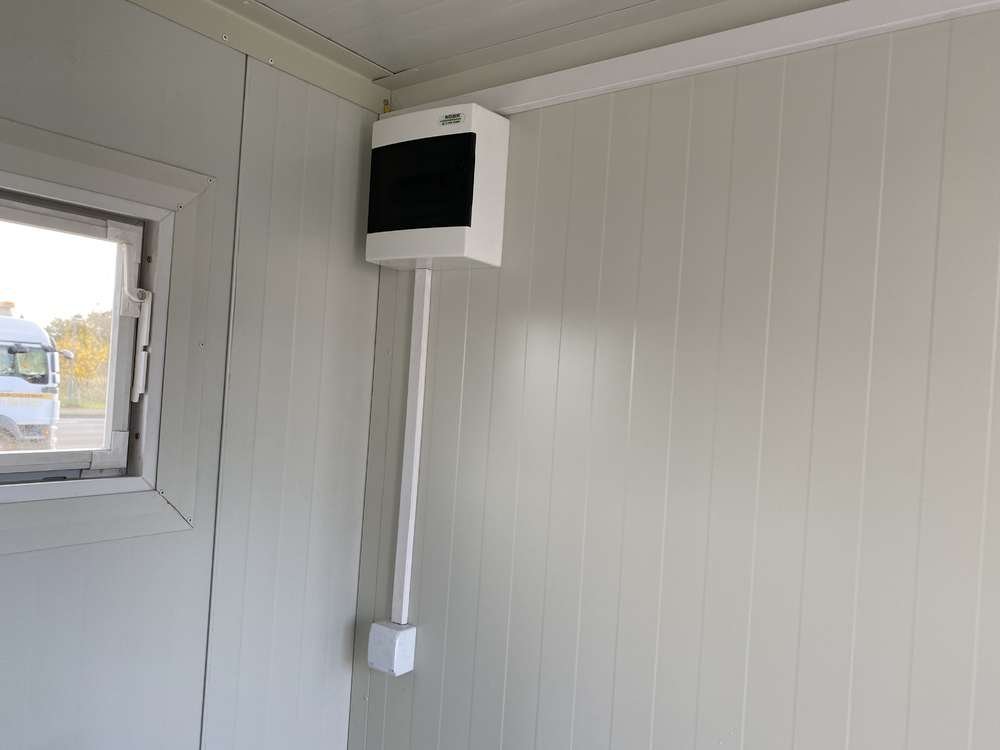 Conteneur sanitaire double avec réservoir – Image 9