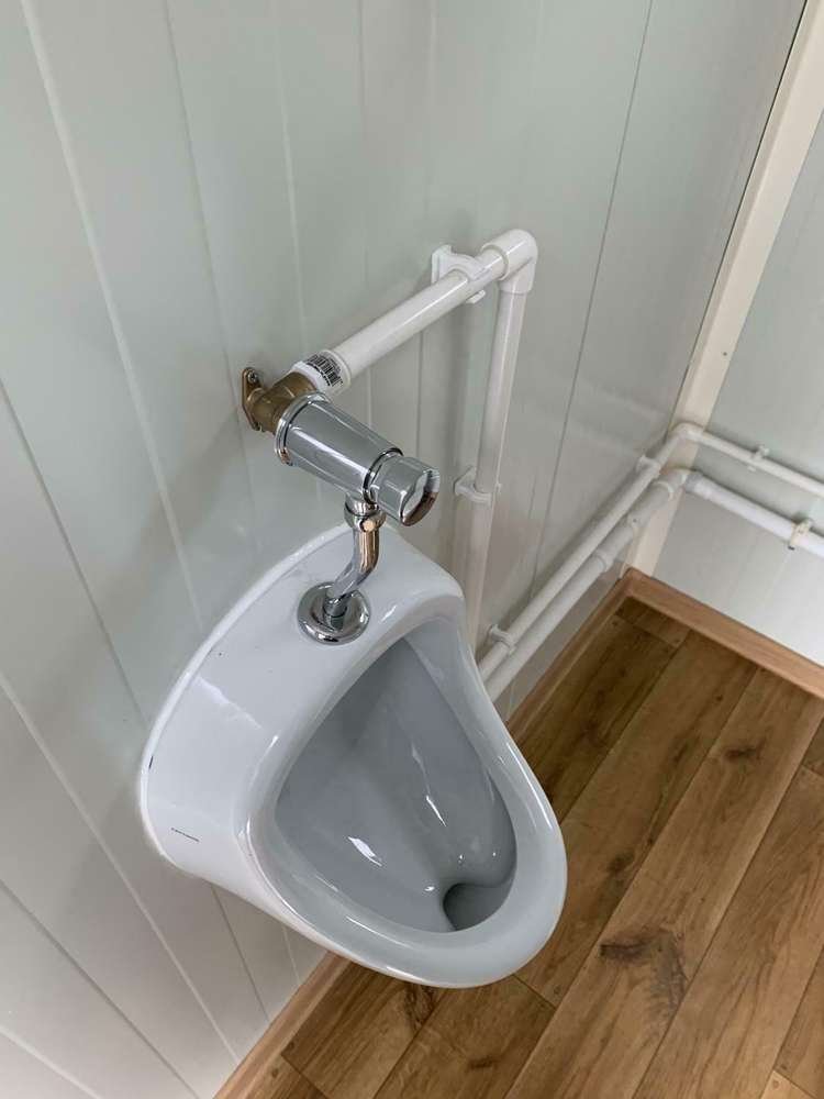 Conteneur sanitaire double avec réservoir – Image 12