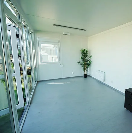 Container 6×3 mètres avec paroi vitrée Ral 7016 – Image 5