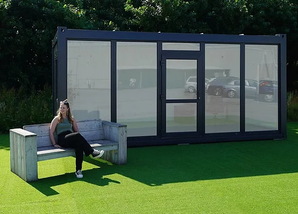 Container 6×3 mètres avec paroi vitrée Ral 7016 – Image 3