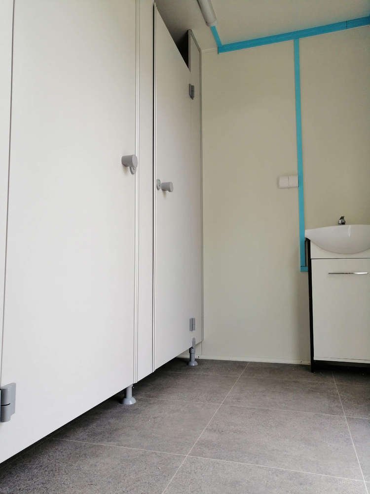 Remorque Sanitaire double 5 WC 3 Urinoirs 6×2,40 mètres – Image 6